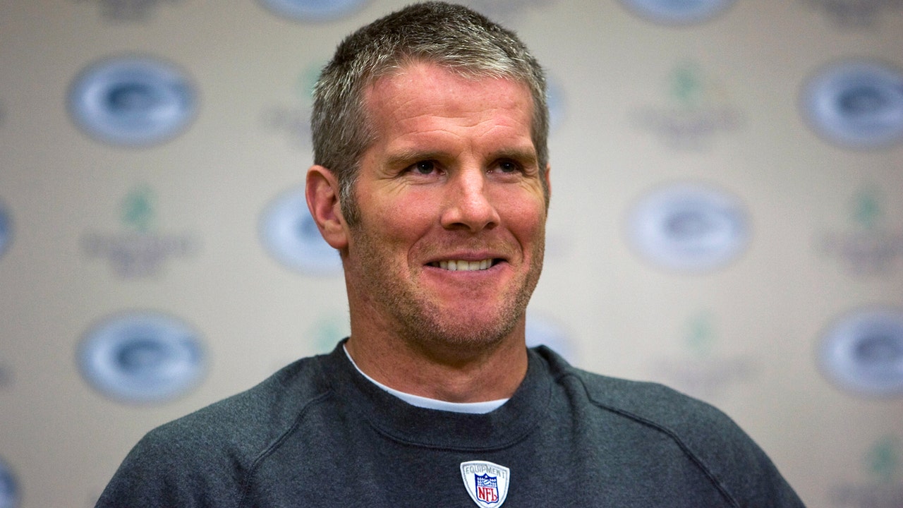 Speechless Favre 'never dreamed' of being honored by Packers
